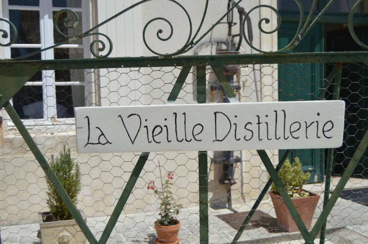 La Vieille Distillerie Le Tâtre Exteriör bild